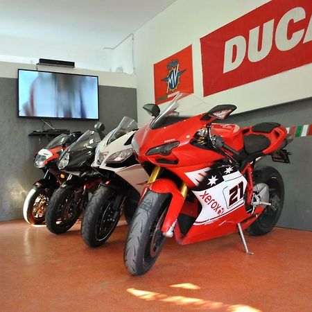 مبيت وإفطار Millesimo Italian Piston House Sport Moto Rent المظهر الخارجي الصورة