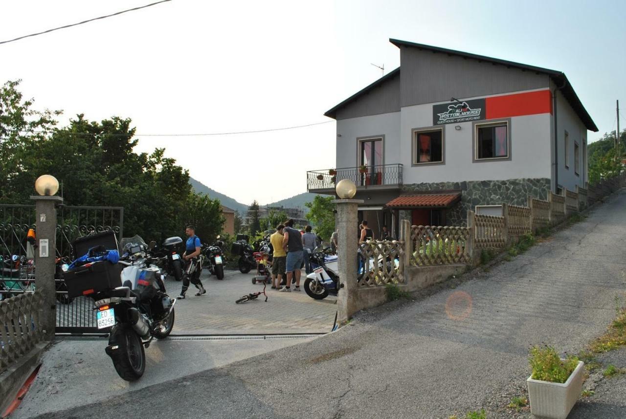 مبيت وإفطار Millesimo Italian Piston House Sport Moto Rent المظهر الخارجي الصورة