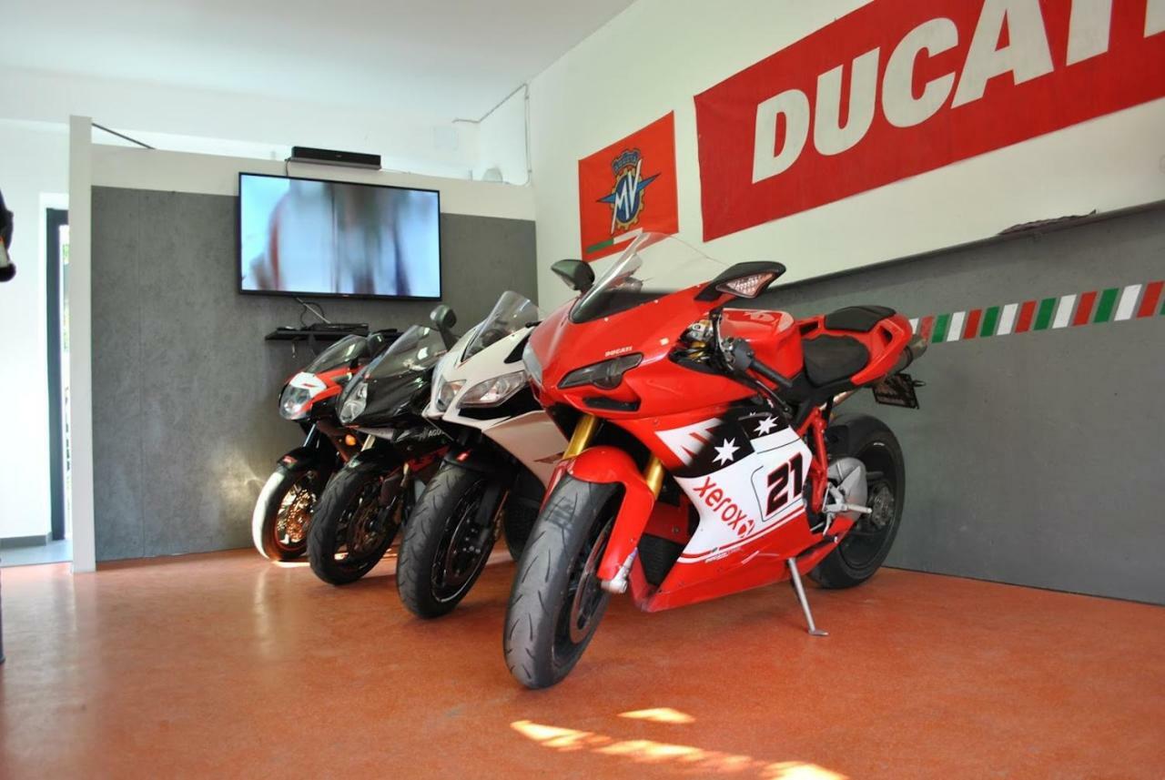 مبيت وإفطار Millesimo Italian Piston House Sport Moto Rent المظهر الخارجي الصورة